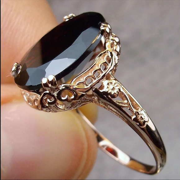 New Women’s Carved Yellow Gold Zircon Ring - Picture 4 of 6